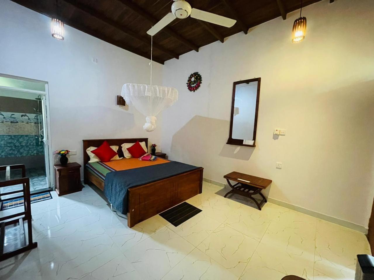 Gold Sand Resort Bentota Esterno foto